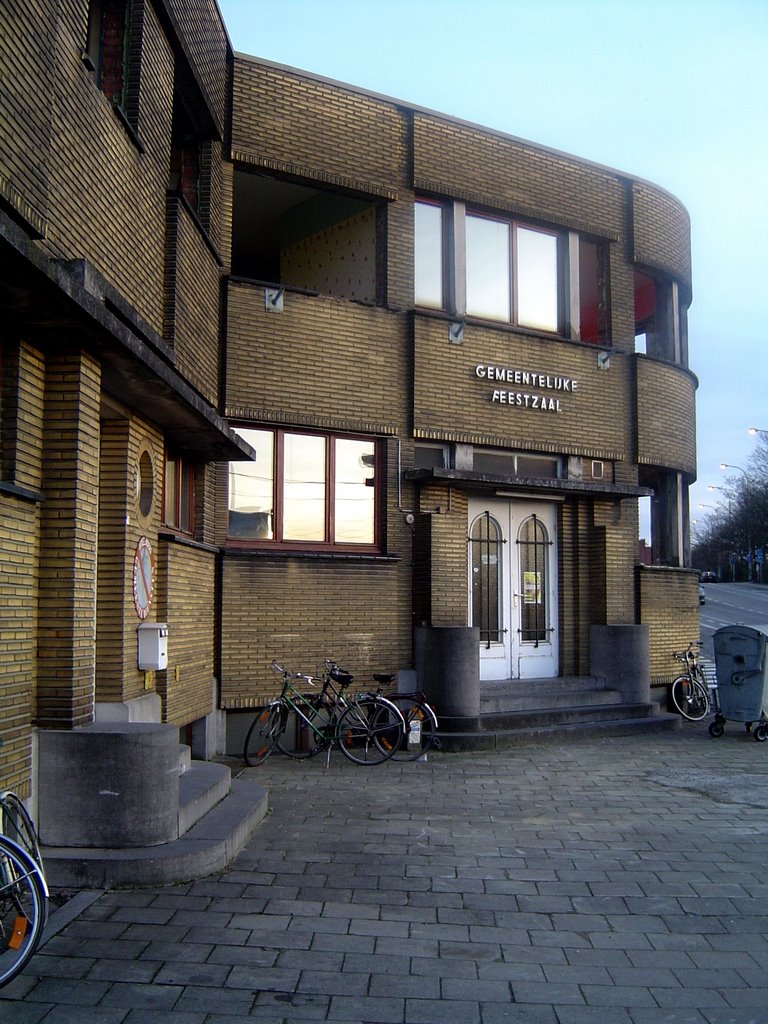 Kessel-Lo Leuven Blauwhoek Gemeentelijke Feestzaal 'het Bad' by Johan Byloos