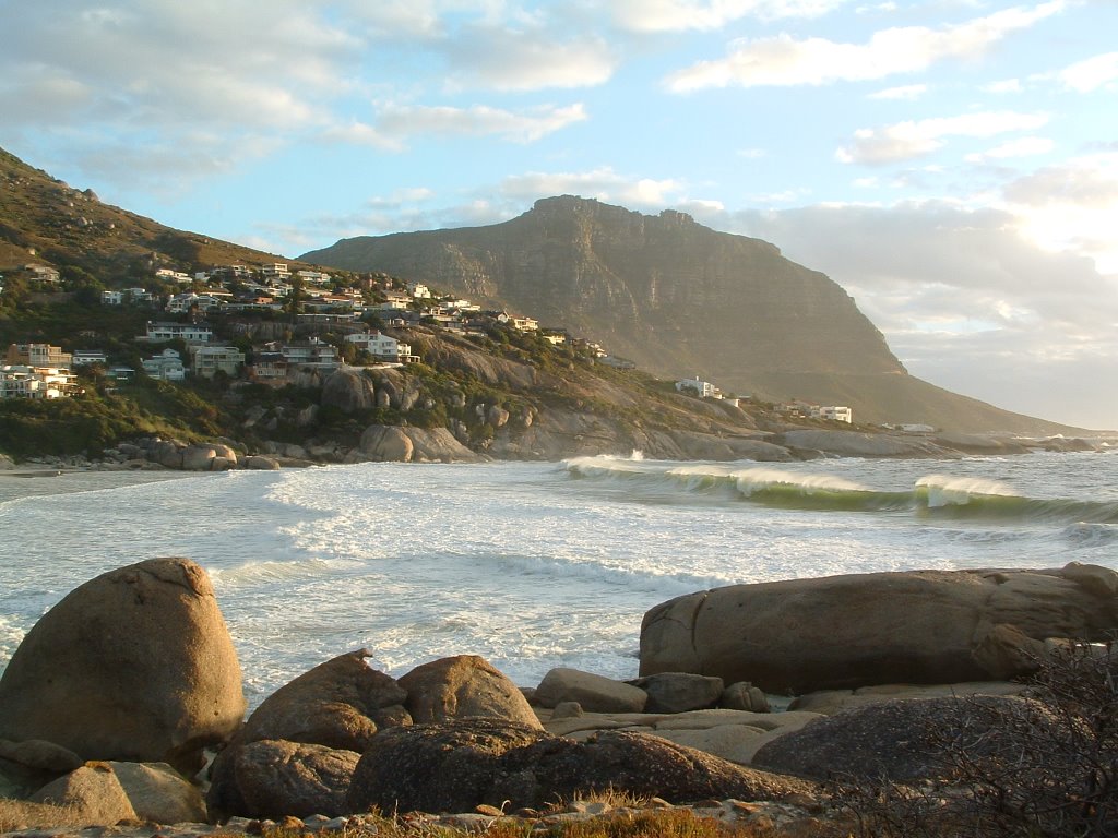 Waves Llandudno by fotogoog