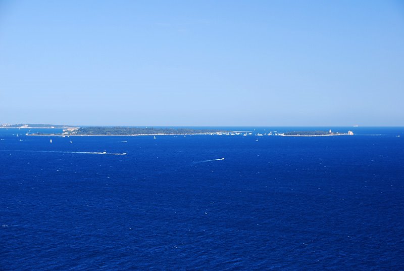 Lérin Islands by Massimo Belloni