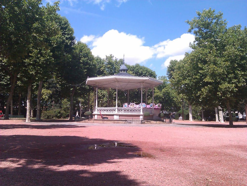 Joli kiosque place des promenades roanne by Salomon BARZILAI & Jerome IBY