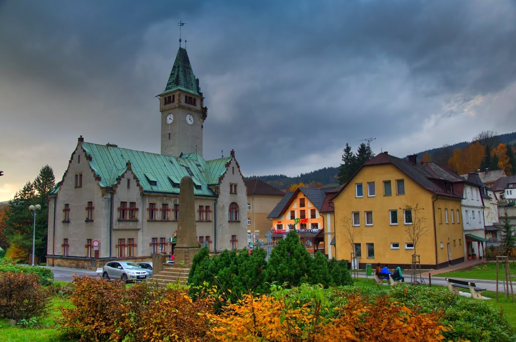 Krkonoše - Rokytnice nad Jizerou - secesní radnice z r. 1903 by Mirka Schärfnerová