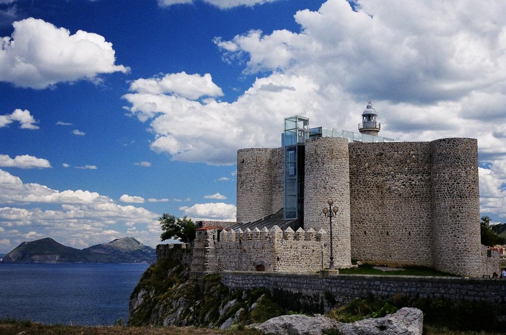 Castro-Urdiales by Franciscom.