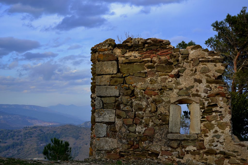 Sant Pere del Puig, Selva del Camp. by Angela LLop