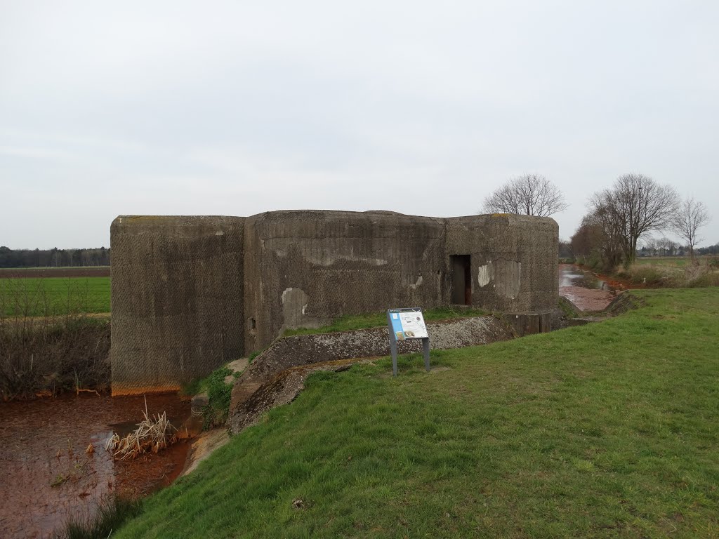 Anti tankgracht Antwerpen - sluisbunker A4/BA3 by stevenvanValen+hannekeRolloos