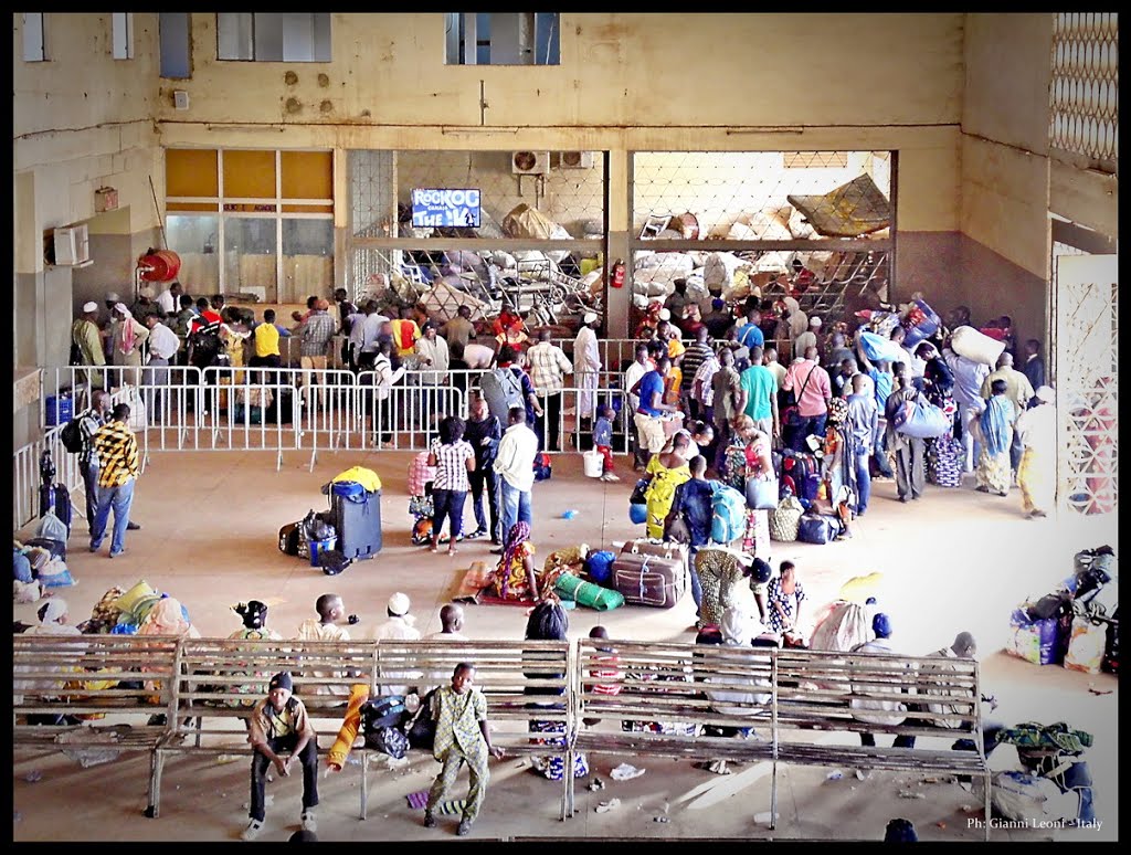 BURKINA FASO - Ouagadougou. Stazione ferroviaria..un solo binario per Bobo-Dioulasso. Attenzione!!! E' proibito fotografare! Rail station, only one rail to Bobo-Dioulasso. Attention!! It's forbidden to photograph. by antenoremalatesta