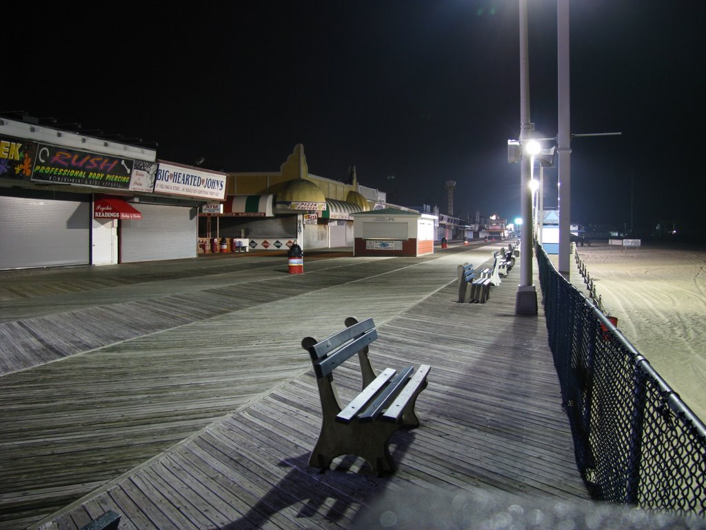 Boardwalk at night by andre1928