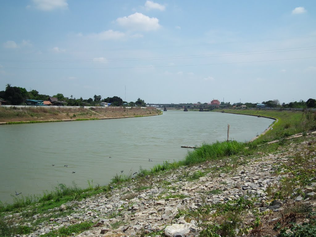 Chao Phraya River at Wat Chai Mongkhon by pr8ngkiet