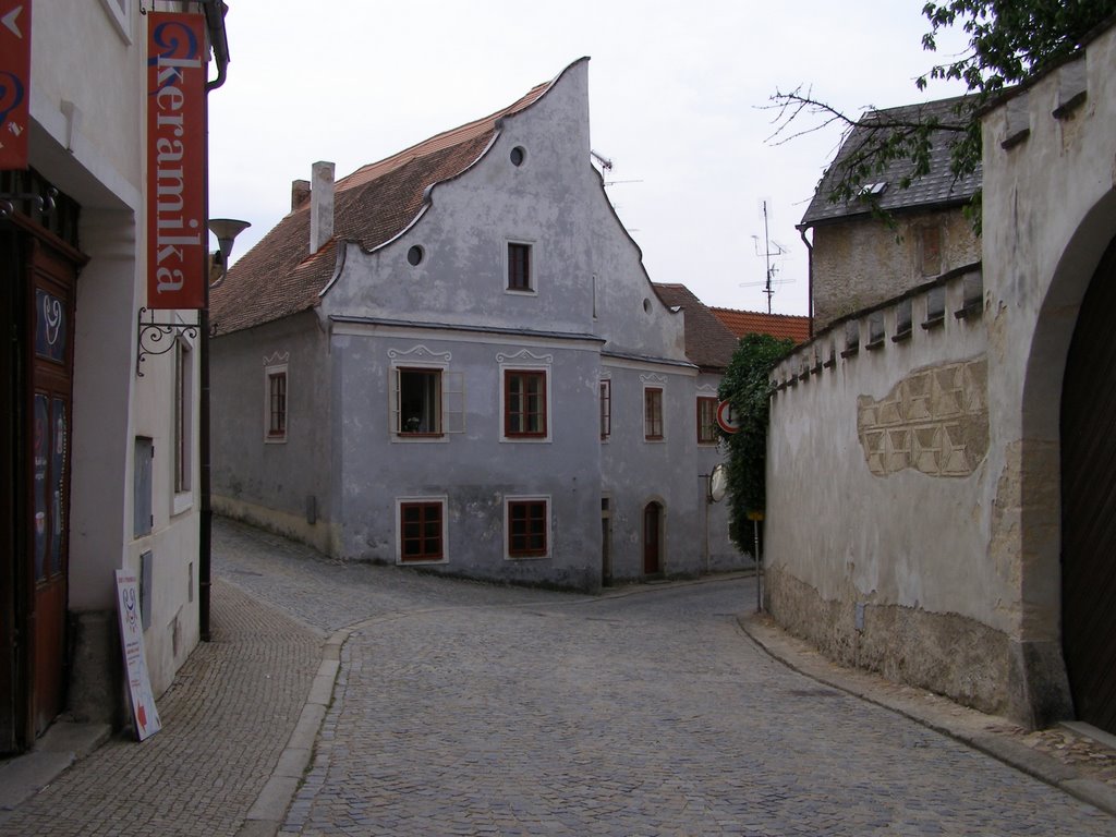 Dům v Nádražní ul. / House on Nádražní St. by Smehla