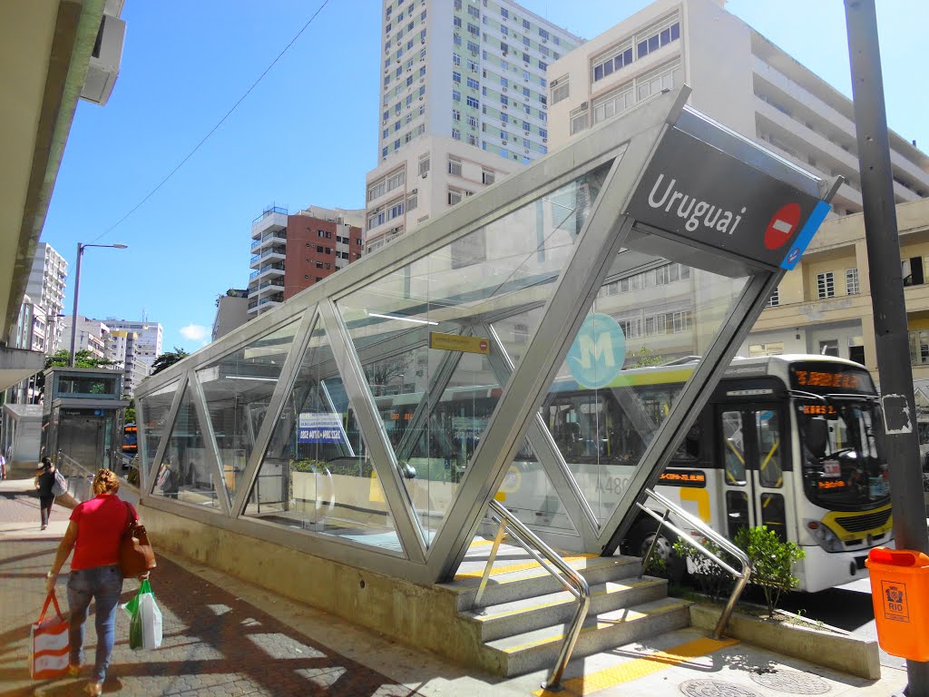 Uruguai subway station - Estação de metrô Uruguai by Ivo Korytowski