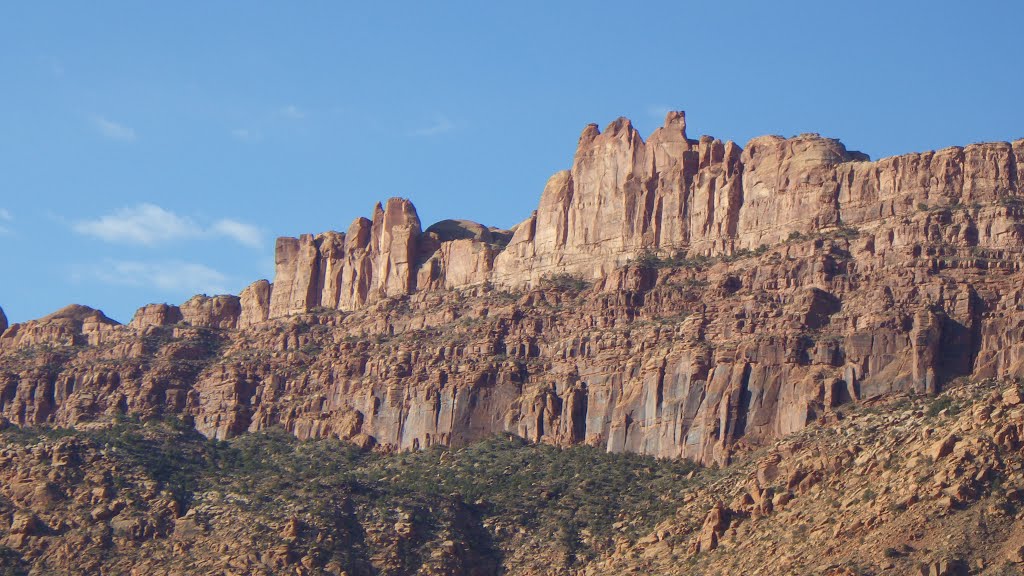 Cliffs above Moab, Utah by vboyer2