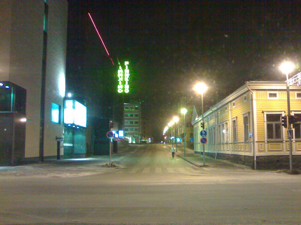 Oulu in nighttime. Albertinkatu by luottokuski