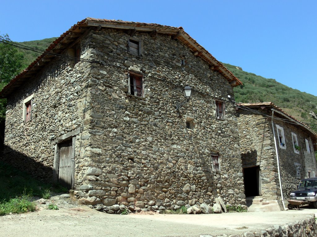 POSADAS (Ezcaray-Valle del Oja) by Carlos Sieiro del Nido