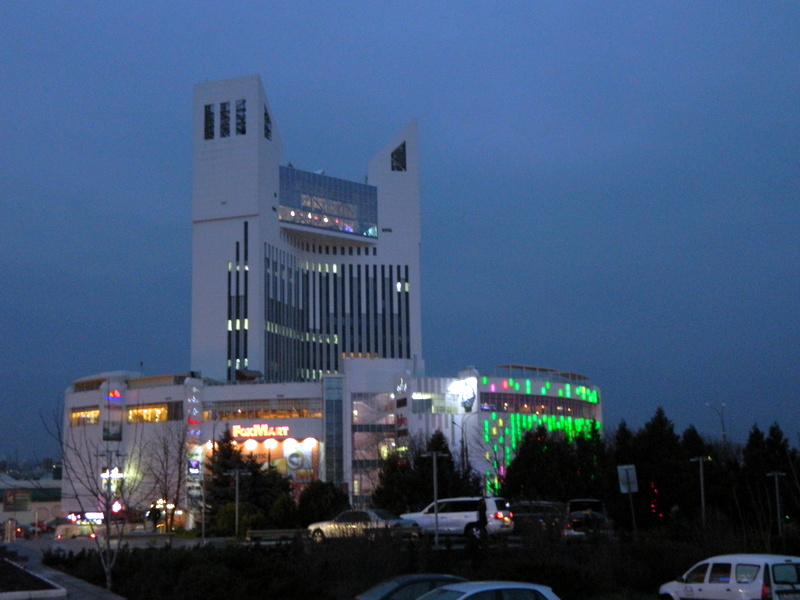 Chisinau langa Hotel Cosmos by murariu adrian