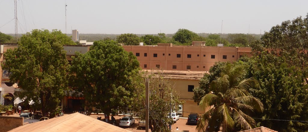 Aus dem Hotelzimmer vom L'Auberge 1, Bobo-Dioulasso, Burkina Faso by bienenritter