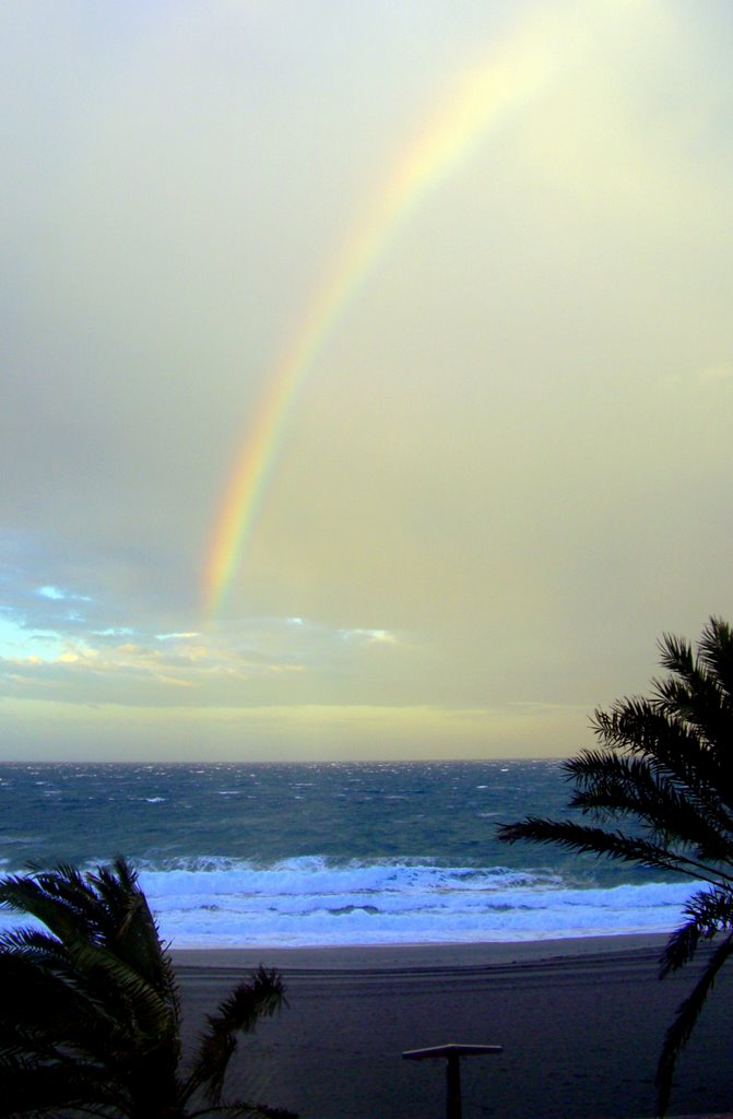 Arco iris sobre el mar by DeTejeira