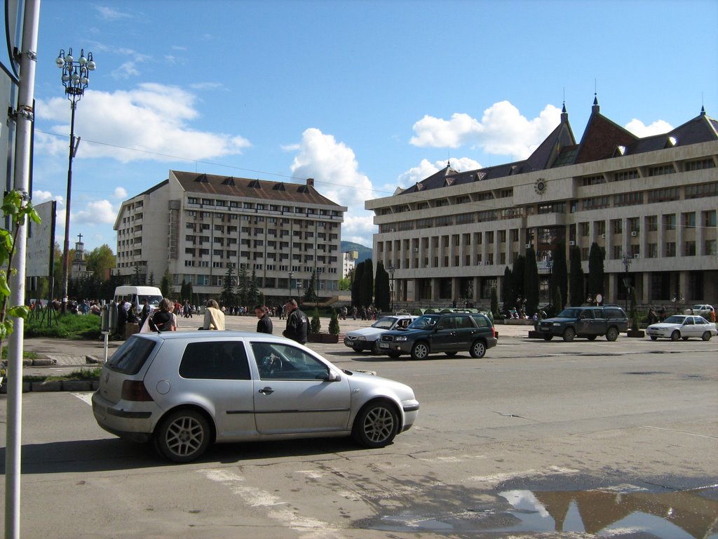 Piaţa Libertăţii by DUKI Photography