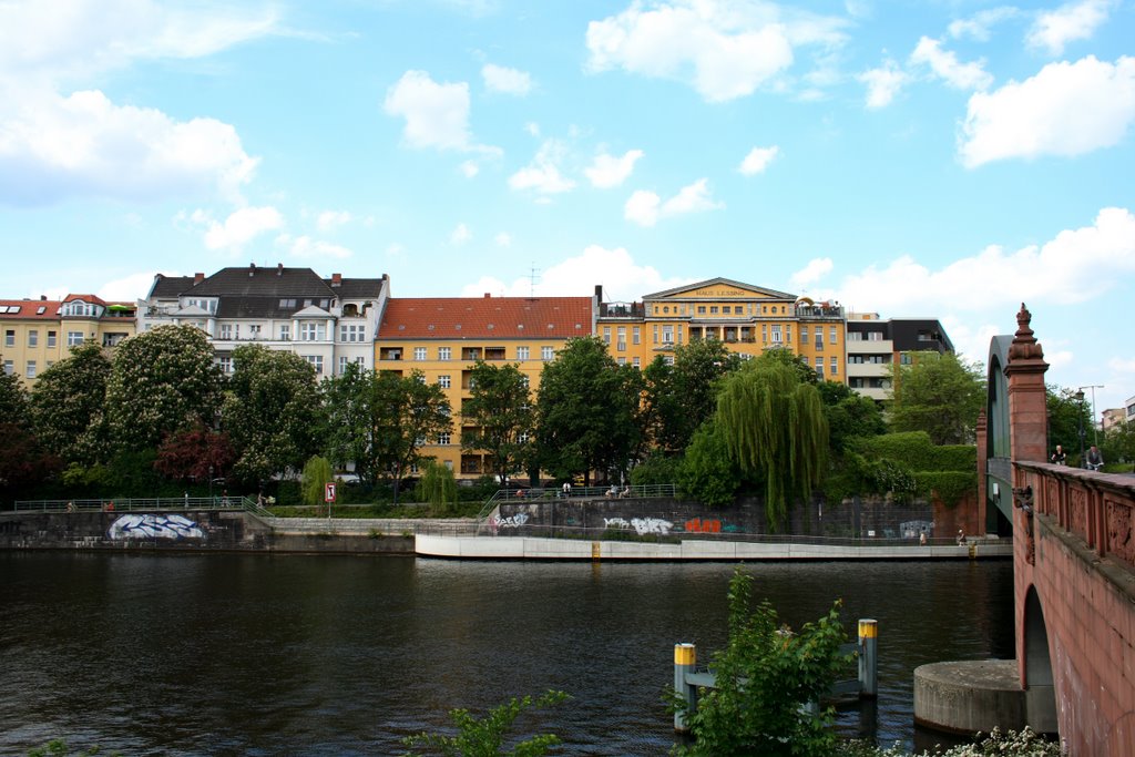 Berlin - Bundesratsufer an der Lessingbrücke by Beschty