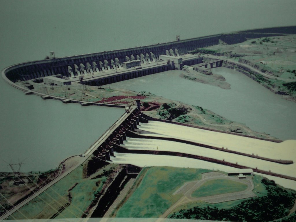 Itaipu, vista aerea actual by Modesto Silva