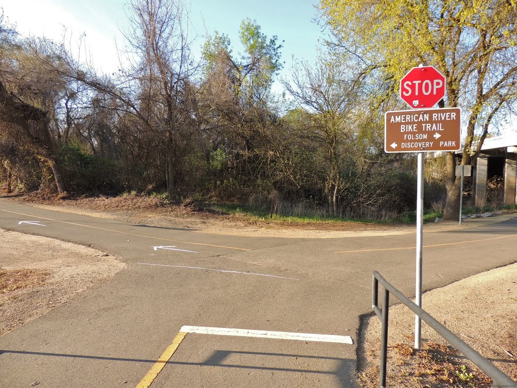 Folsom this way, Discover Park that way. by Steve Schmorleitz, NationalParkLover.com