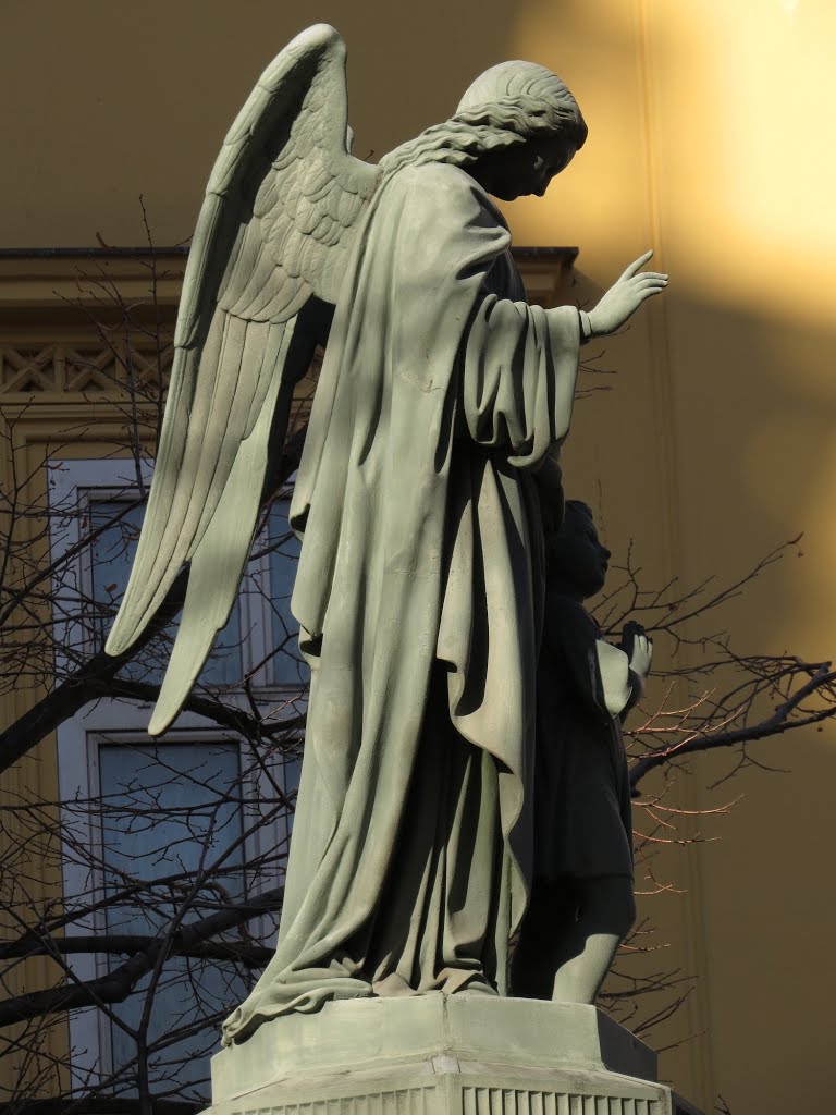 Wien, Rilkeplatz, Schutzengelbrunnen, Figur des Schutzengels by Manuela Gößnitzer