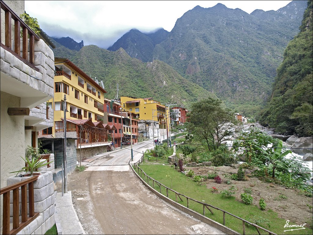 080430-179 AGUAS CALIENTES by VICMAEL