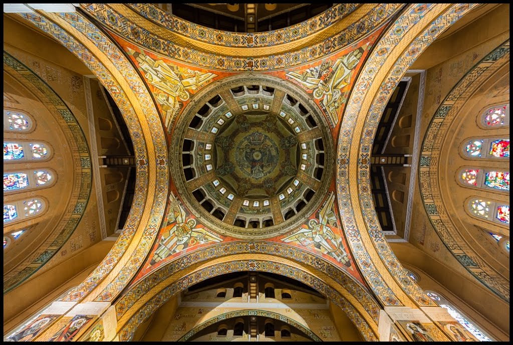 Basilique Sainte-Thérèse by JiPR