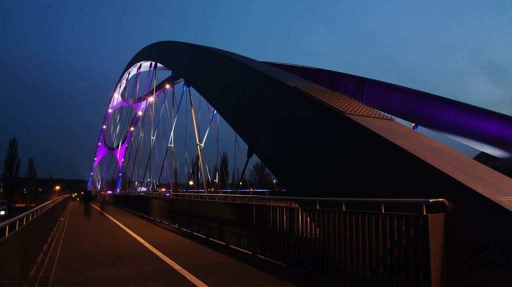 Osthafenbrücke (Luminale 2014) by Gueros