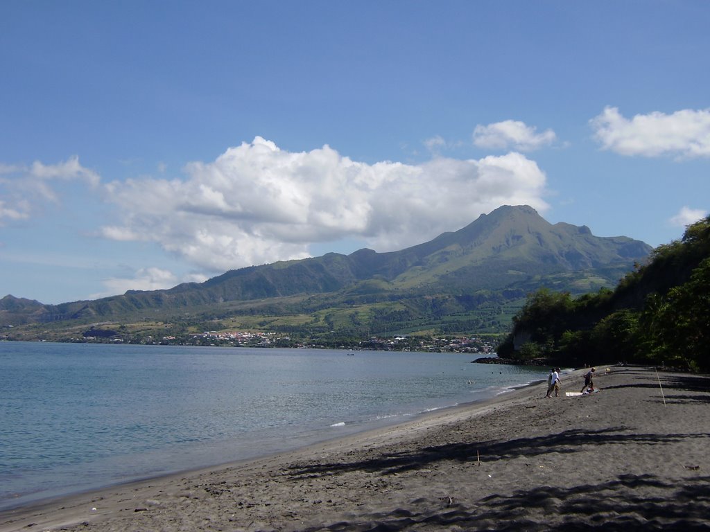 La Montagne Pelée depuis l'Anse Turin by Claude Clémençon