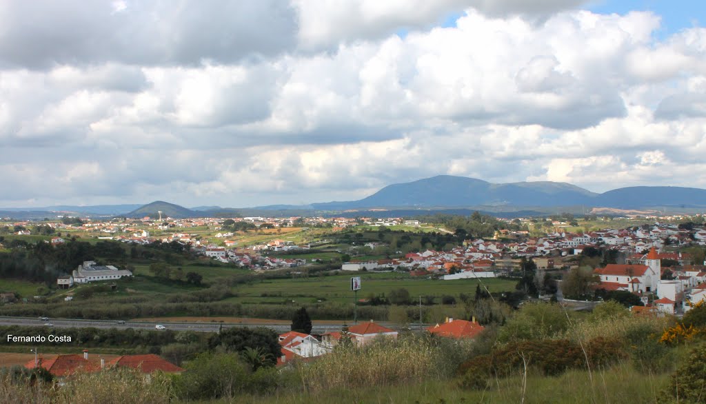 Vista do Montejunto e do Monte Redondo by Fernão Silver