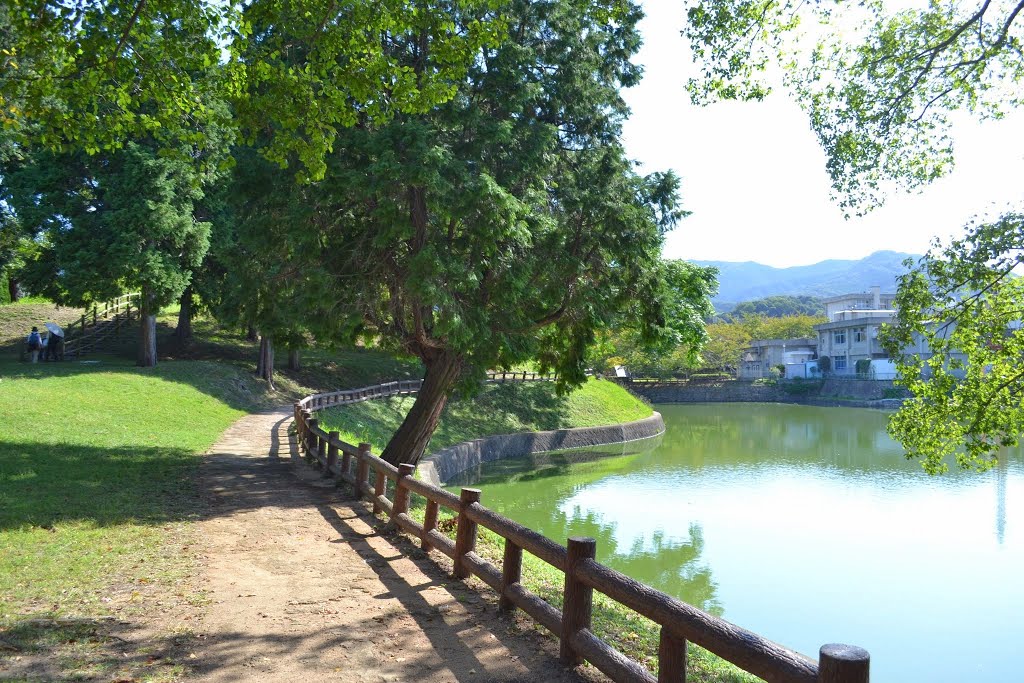 Kurotsuka Kofun tomb (Yanagimoto Koen Park), Tenri City, Nara 黒塚古墳(柳本公園), 奈良・天理市 by Katsumi Yokoyama