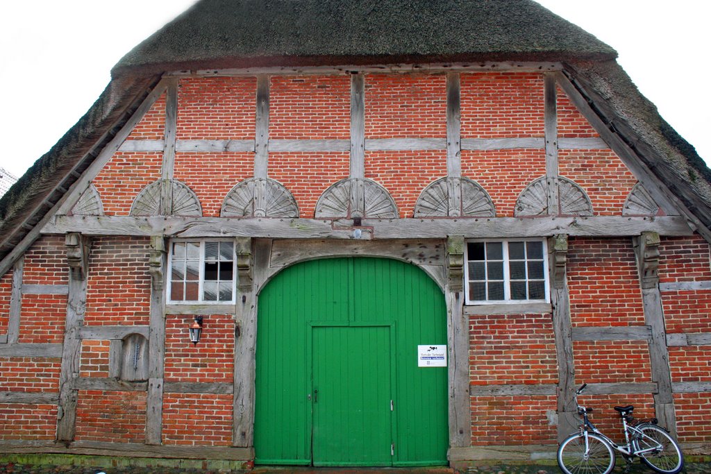 Wiemsdorf / Loxstedt - the oldest house in town by r thier-grebe