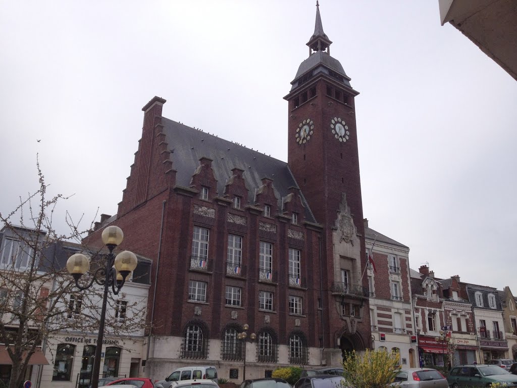 Hotel de Ville , Montdidier by DANIEL LELOUP