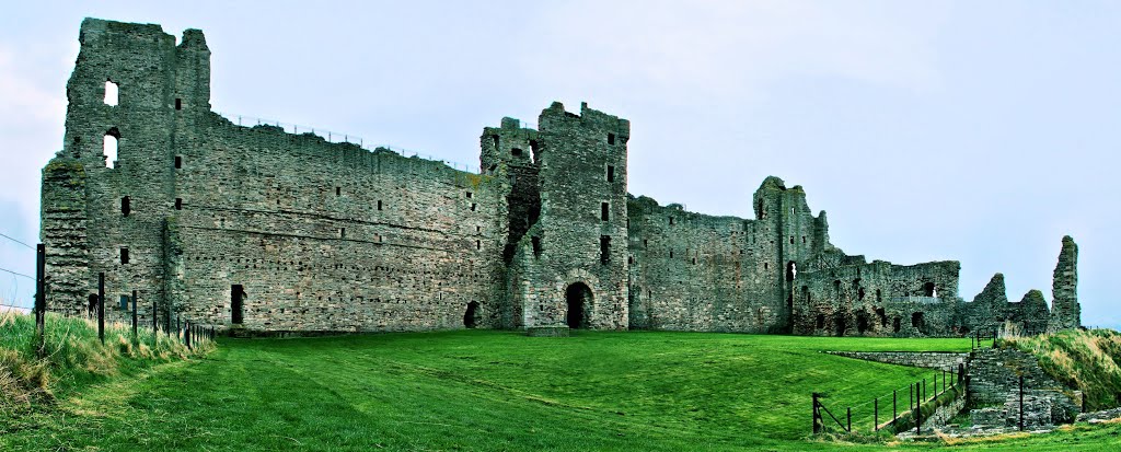 Tantallon Castle, UK. by pdodox