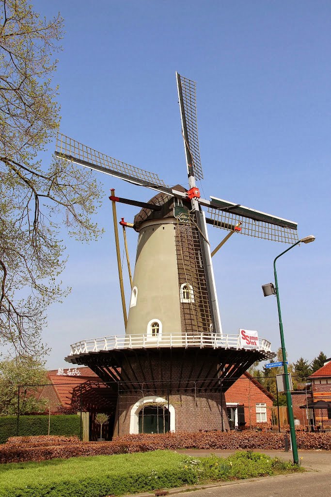 Rijkevoort - Kapelstraat 33 : Molen "Luctor et Emergo" by Scholte