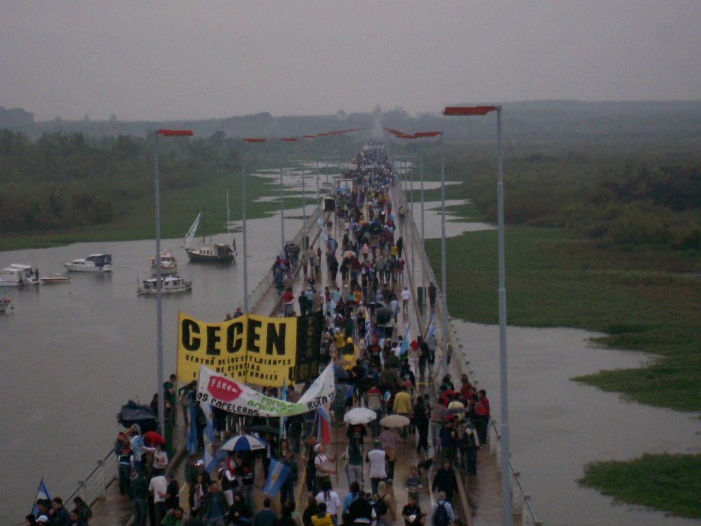 Contra Botnia bajo lluvia by gogo3705