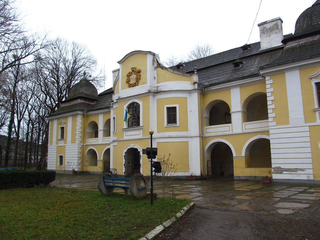 Perényi palace * палац баронів Перені (14-17 ст.) by i.bulyha