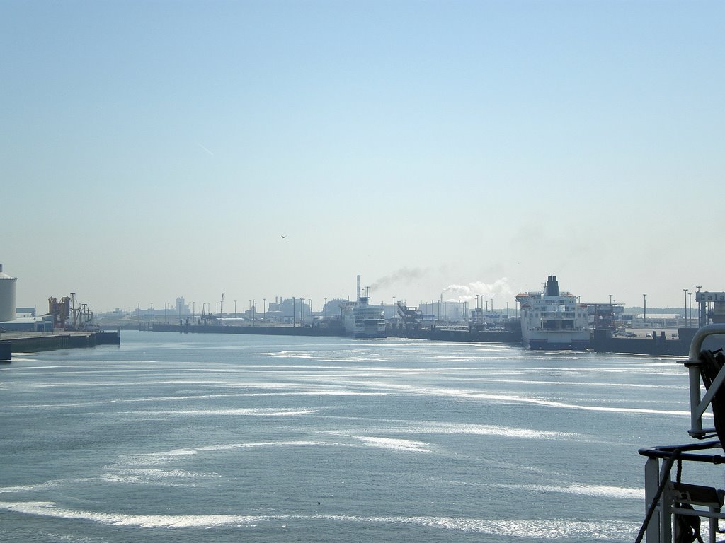 Calais Ferry Port by Gareth.Stadden