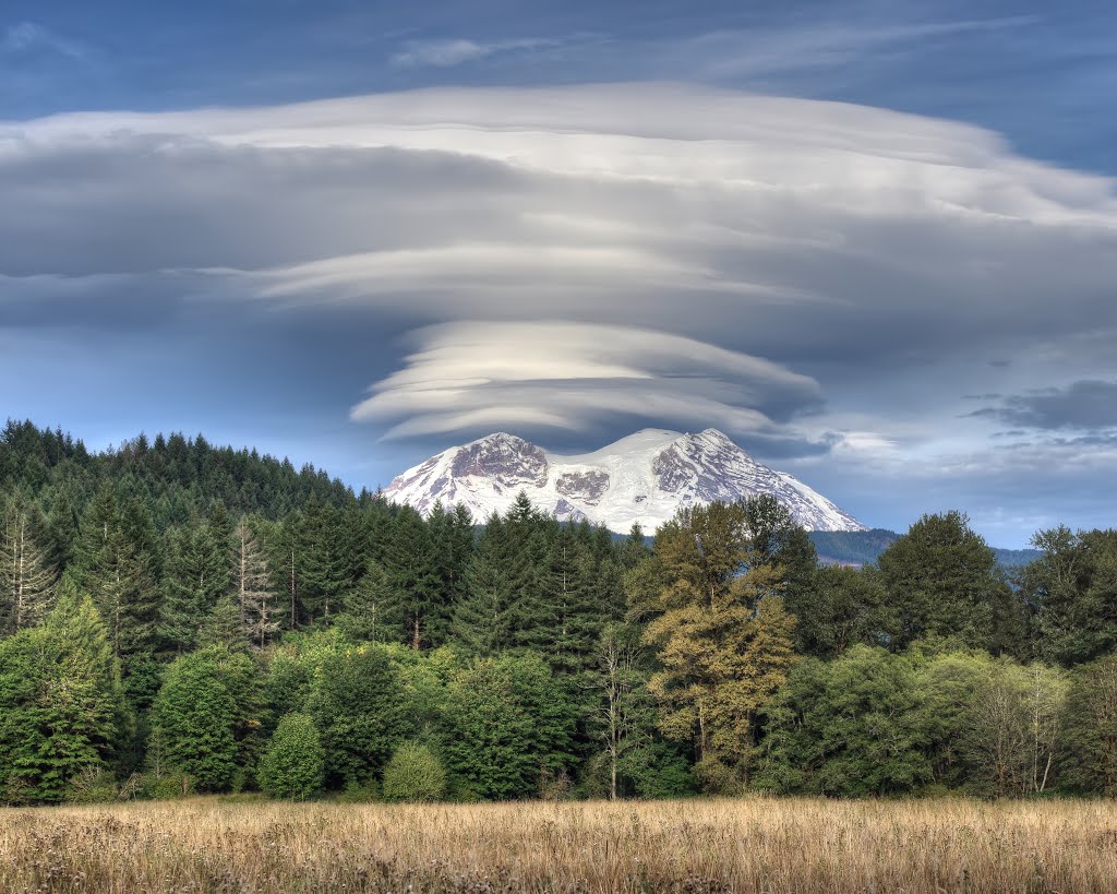 Lenticular Cloud over Mt. Rainier by danhester