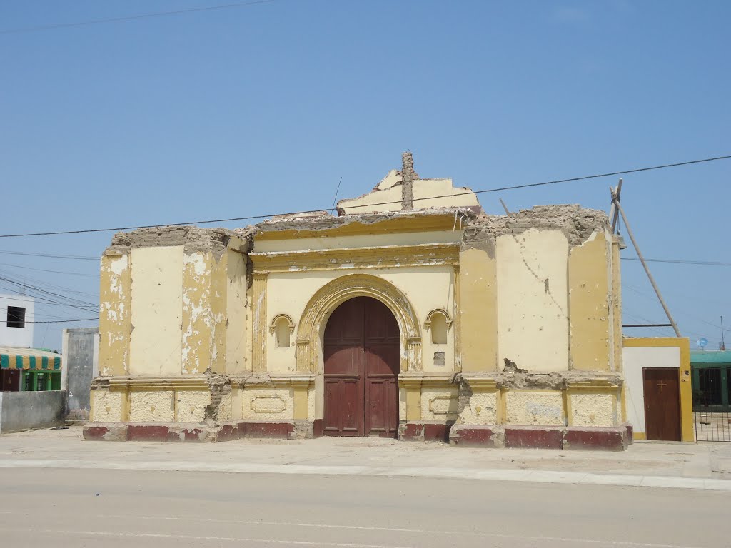 Iglesia Santiago Apóstol de Chincha Baja (Siglo XVII) by Arqueólogo   Rolando Arciga Soto