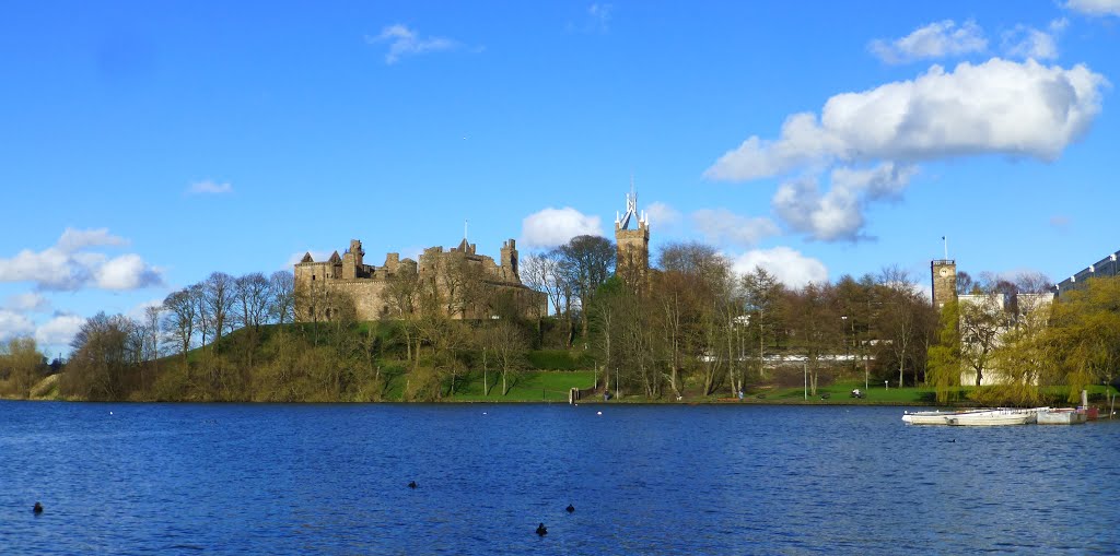 Linlithgow Palace & Loch by robertd19m