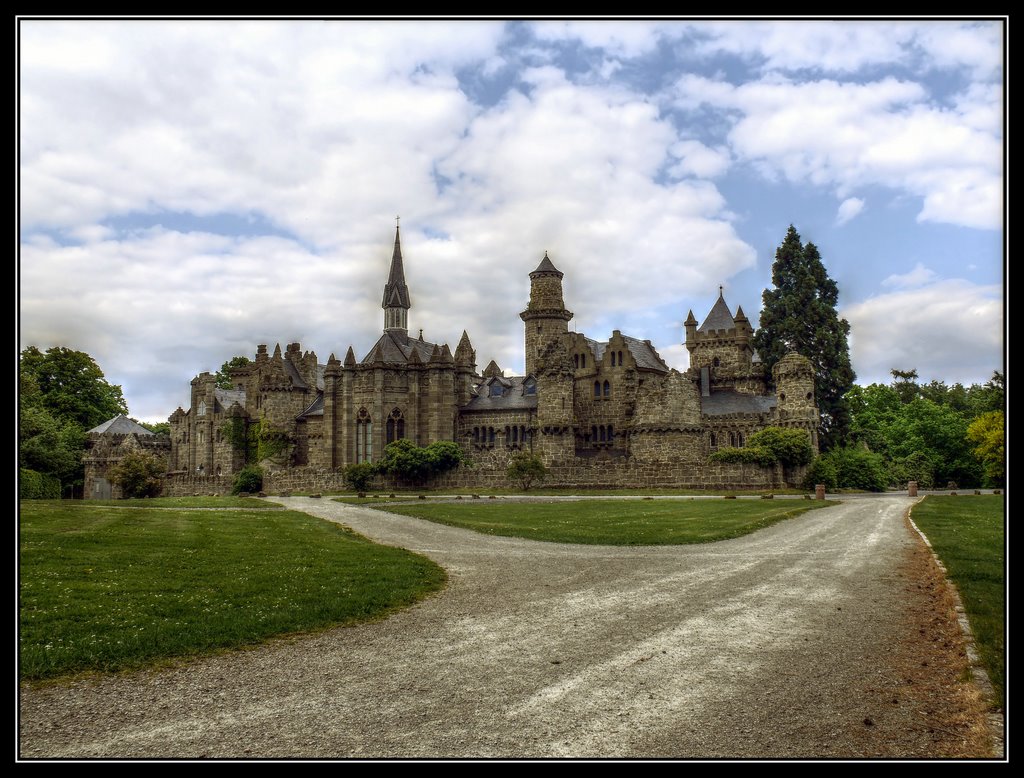 Die Löwenburg im Bergpark Kassel - Wilhelmshöhe by marcus kruse