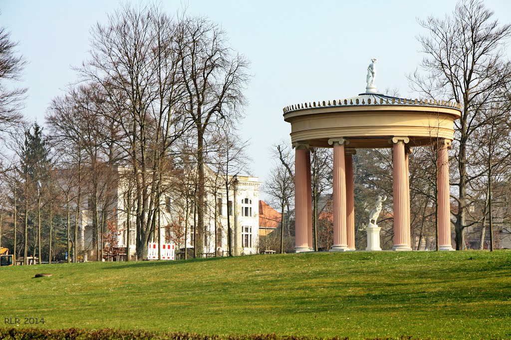 Neustrelitz, Hebe-Tempel im Schlosspark by Mecklenburg pro Panoramio