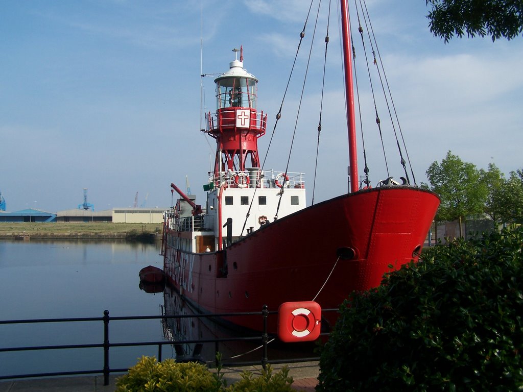 Cardiff Bay by Juliet Cullen