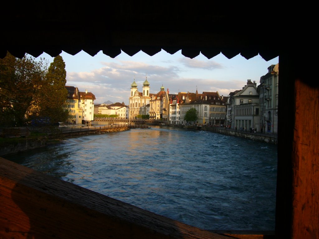 Río Reuss de Lucerna desde el Spreuerbrucke by alcoleajim