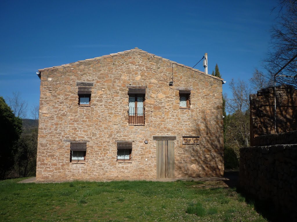 Antigues escoles del Puig de Rialb by Isidre Blanc