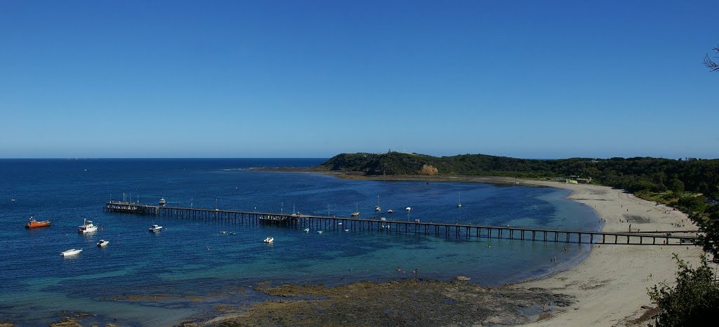 Flinders, Mornington Peninsula This is a stitched panorama of Flinders Jetty taken in late 2009. Looking at the photo now, I'm surprised at how few people are on the beach given that it was the perfect day for a swim. by that.phil.guy