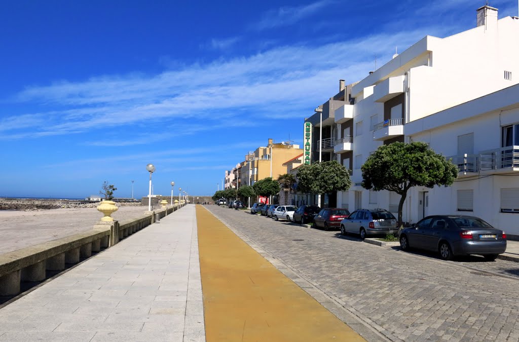 Vila Praia de Âncor - Avenida Dr. Ramos Pereira. by R.F.Rumbao