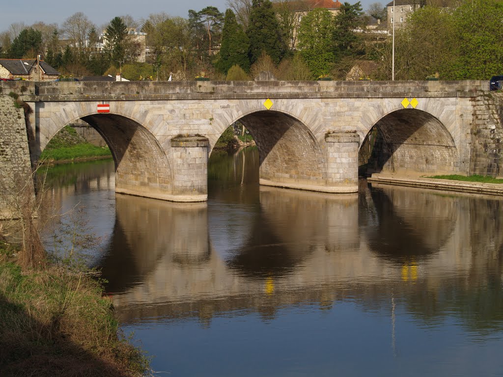 The Mayenne bridge by helensomerset