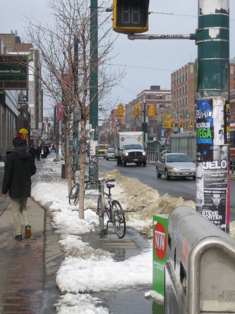 Spadina Ave, Toronto. by Roberto Lam