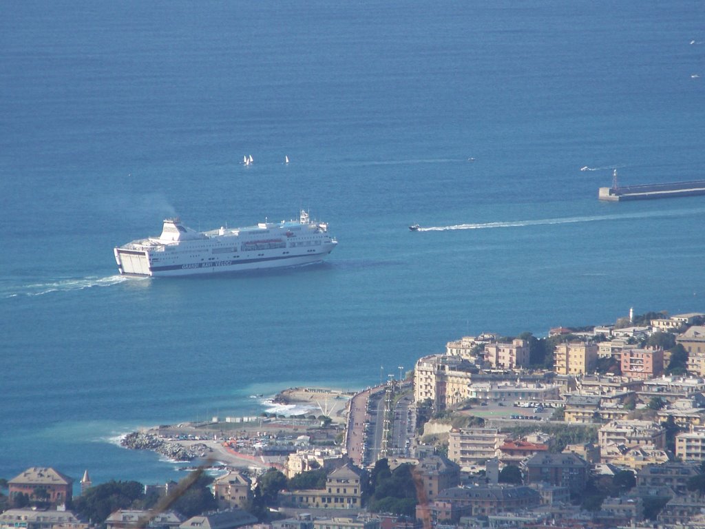 GENOVA entrata Porto by Filippo Patanè